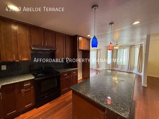 Building Photo - 43709 Abeloe Terrace
