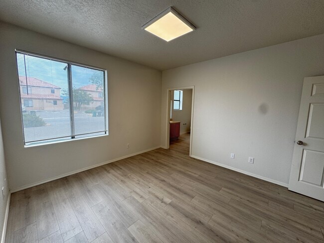 Building Photo - 1105 Meadowlark Way SE