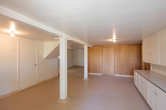 Building Photo - Spacious Custom Redding Home with Characte...