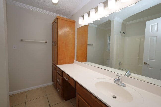 Building Photo - 4007 Foxridge Ln
