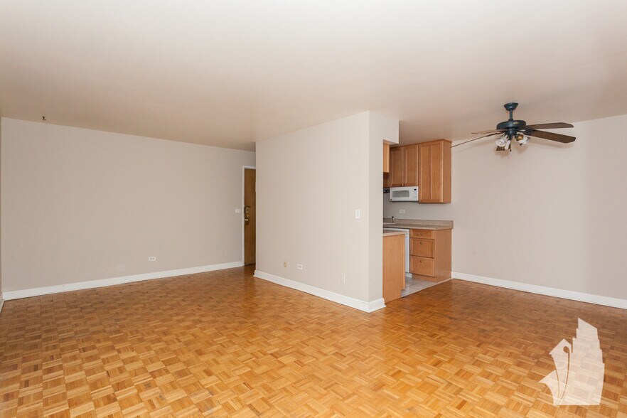 Building Photo - 420 W Aldine Ave