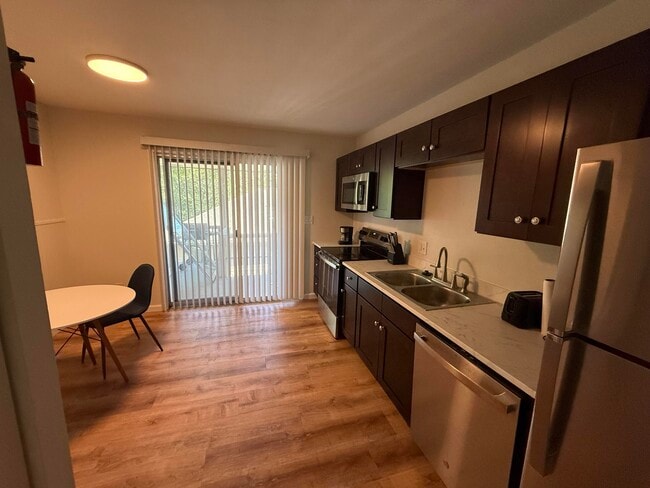 Building Photo - 801 N Ann St