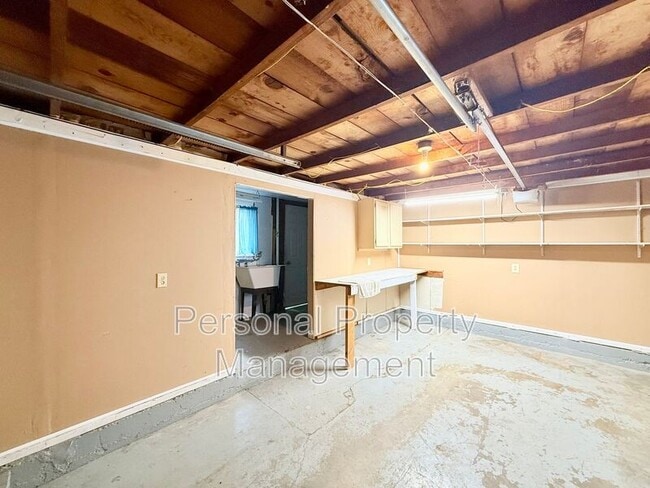 Building Photo - 1609 E Reserve St