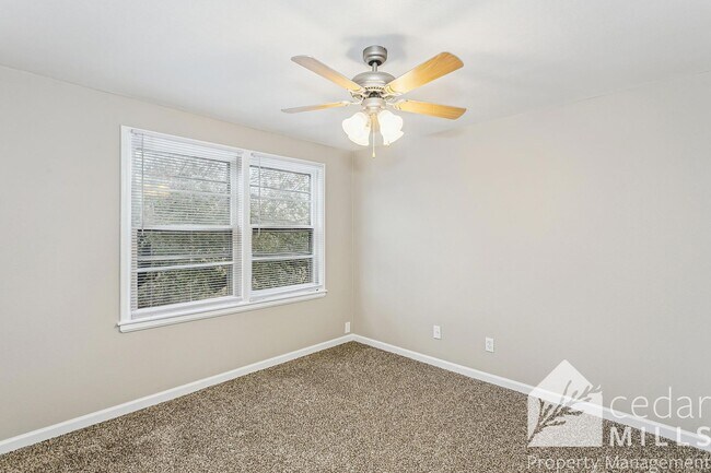 Building Photo - 427 N Harding Ave