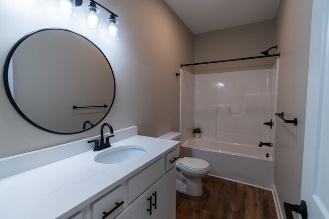 Building Photo - 8463 Oak Shade Cir