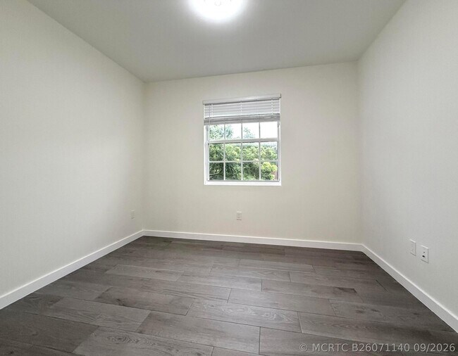 Building Photo - 1030 Crystal Way