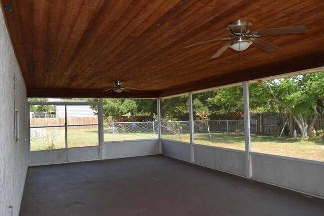 Building Photo - 1450 Creel Rd NE