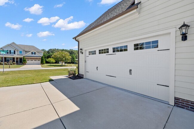 Building Photo - **Spacious 3bd/3ba in Raleigh**