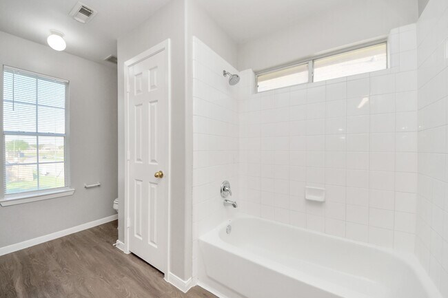 Building Photo - 6446 Mountain Pines Ln