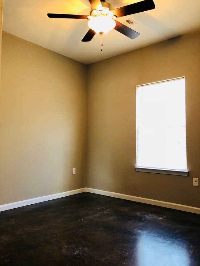 Building Photo - 4307 Savannah Hills Dr
