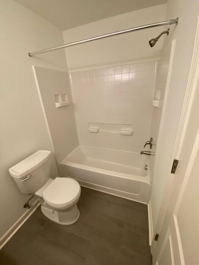 Building Photo - Modern 2BR/2BA Home Near BNA – Open Concep...