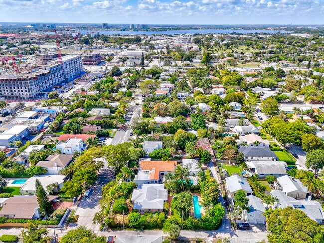 Building Photo - 411 26th St