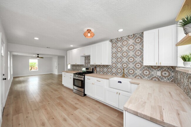 Building Photo - 501 Schilling Ave