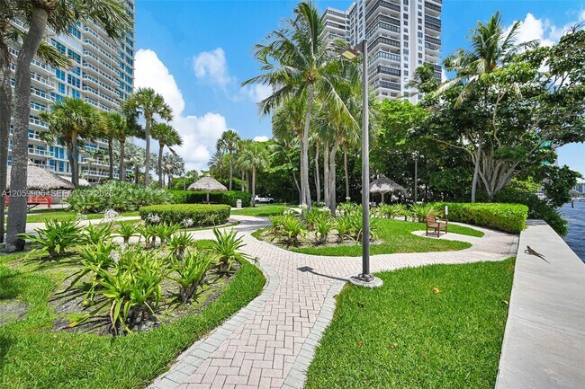 Building Photo - 2451 Brickell Ave
