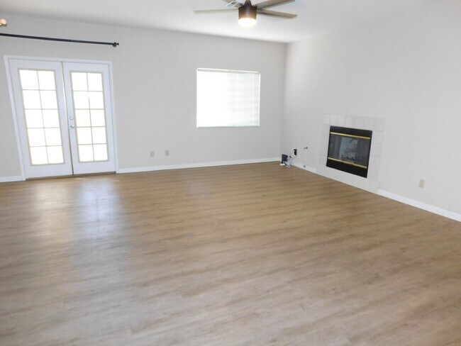 Building Photo - Gorgeous 3 bedroom condo with a 2 car garage! Tons of upgrades*Southwest*Gated community*