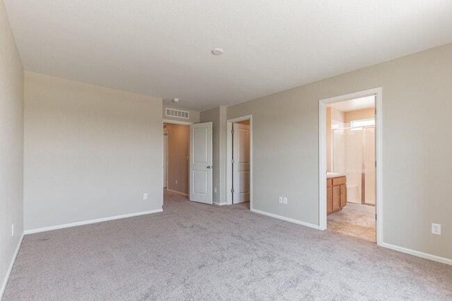 Building Photo - Contemporary 3 bedroom attached residence ...