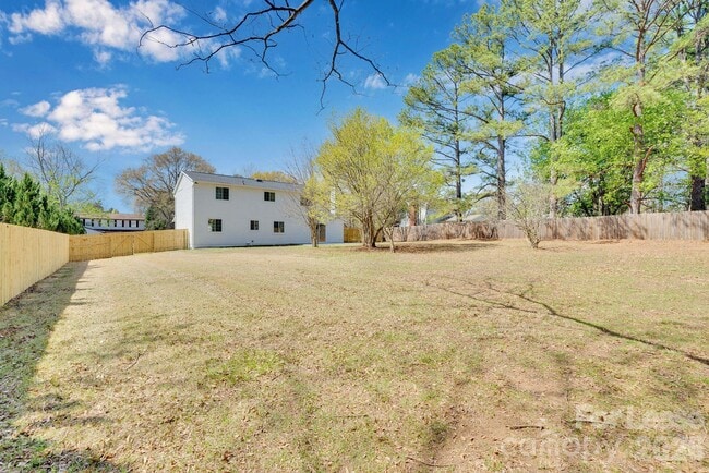 Building Photo - 7404 Shadowlake Dr