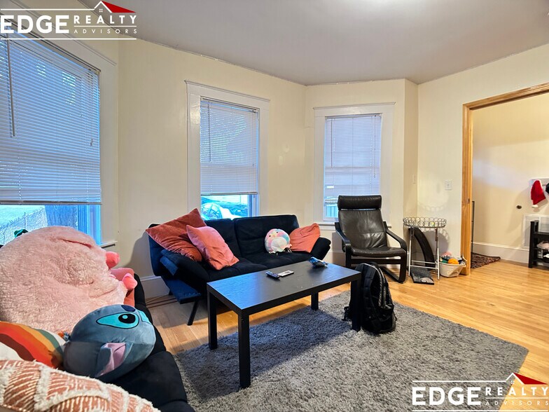 Building Photo - 28R Cherry St