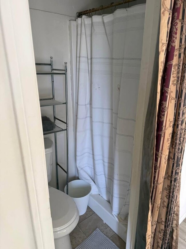 Building Photo - 1416 L Ave