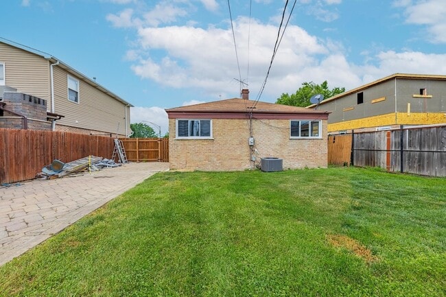 Building Photo - 4677 W 84th Pl