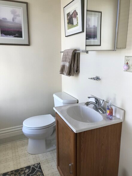 Building Photo - 15 Grove St