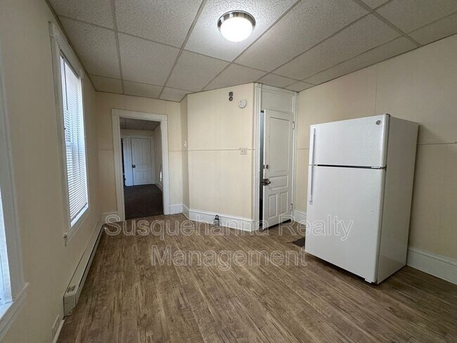 Building Photo - 342 N Mulberry St