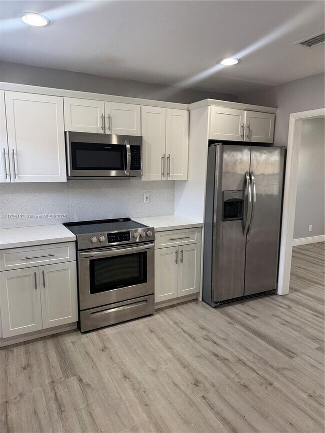 Primary Photo - 2 bedroom in Hallandale FL 33009