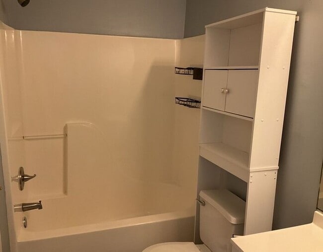 Building Photo - Northeast Townhome