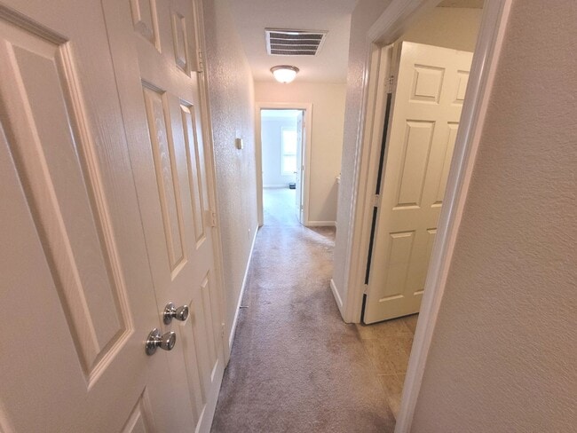 Building Photo - Gorgeous Townhome-Style Condo in Virginia Beach!