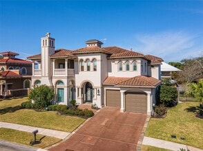 Building Photo - 538 Villa Dr