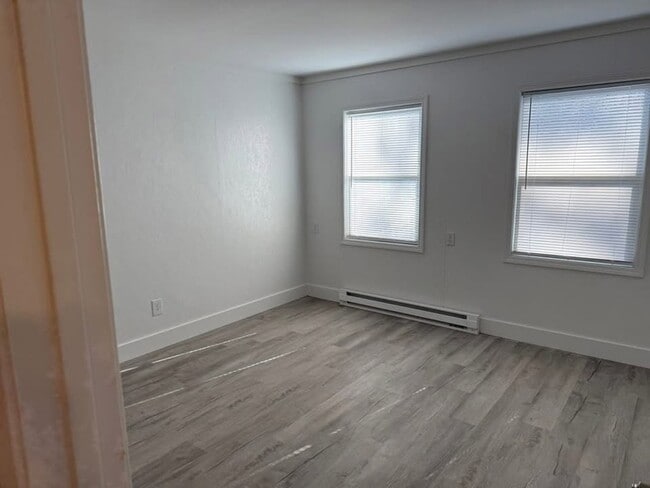 Building Photo - 185 Moss Ln