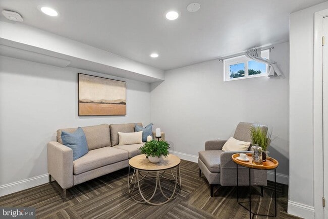 Building Photo - 2613 S Troy St