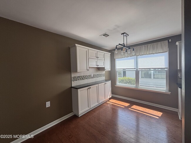 Building Photo - 11 Rushmore Dr