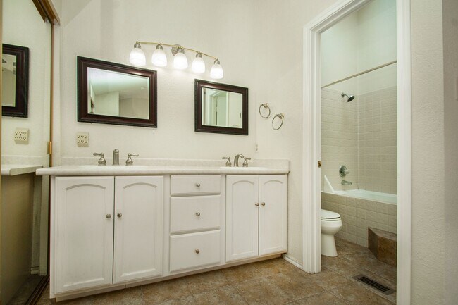 Building Photo - 4242 N Capistrano Dr