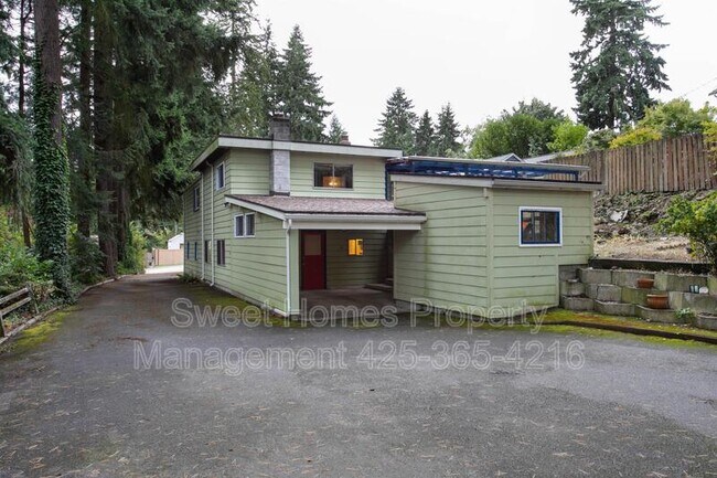 Building Photo - 1338 N 152nd St