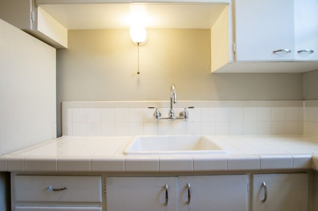 Building Photo - John's Landing 2nd Floor 1Bdr w/Hardwoods ...