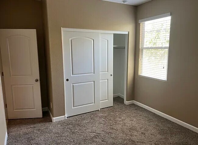 Building Photo - 23788 W Mohave St