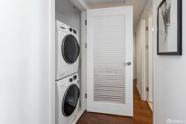 Building Photo - 601 Grove St