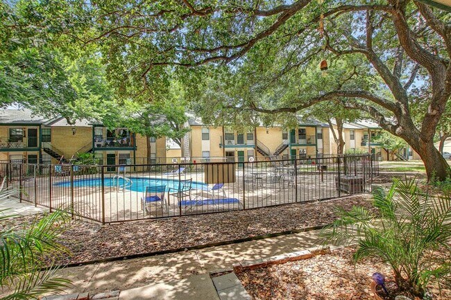 Building Photo - 1624 Aquarena Springs Dr