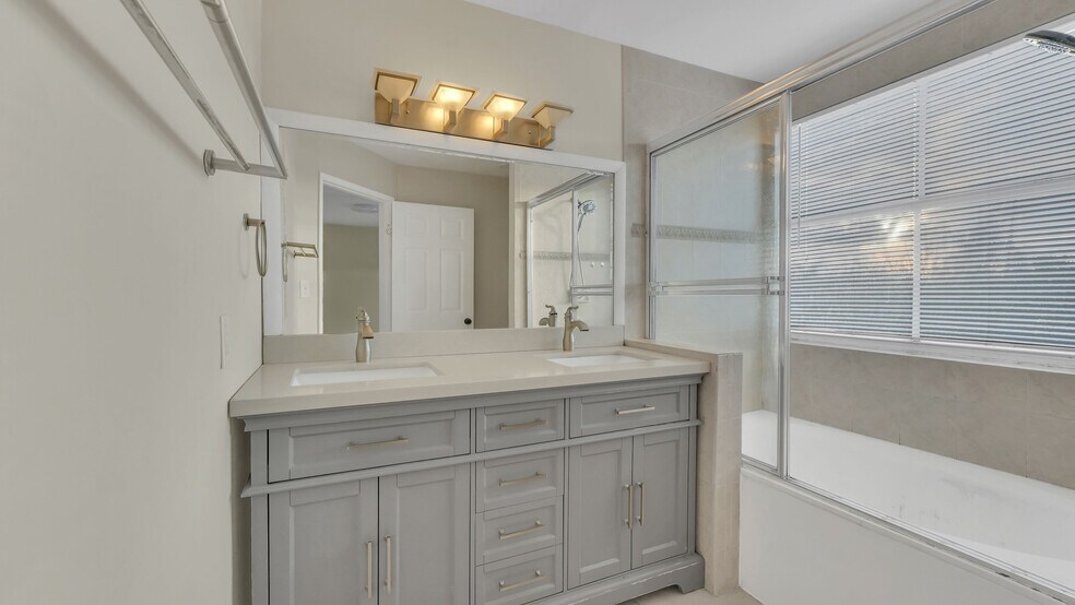 Building Photo - 4635 NW 97th Pl