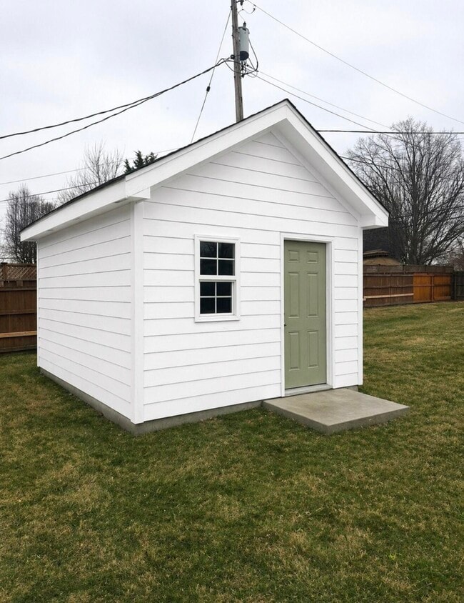 Building Photo - 1352 Canonero Dr