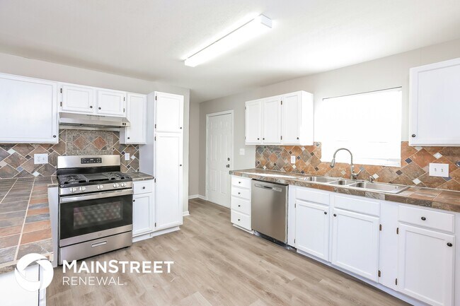 Building Photo - 413 N Seminole Dr