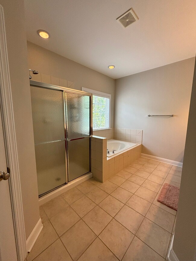 Building Photo - 1008 Longwillow Ct