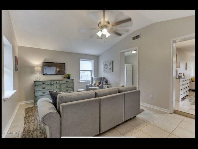 Building Photo - 4261 Key Largo Dr