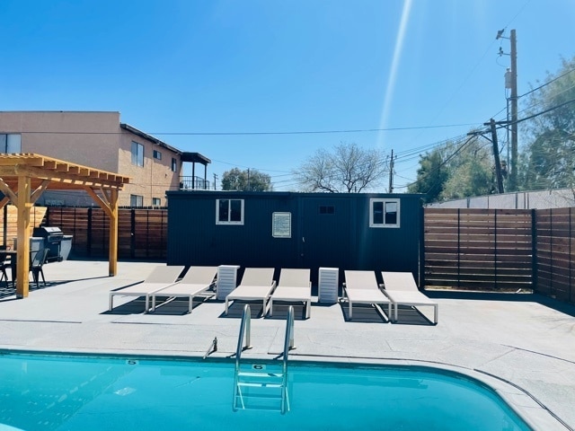 Building Photo - 1/2 OFF Move In Special! Modern living in this completely remodeled 3 Bed/2Bath - Community Pool ...
