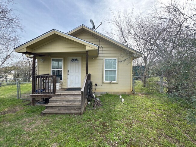 Building Photo - Updated 1 Bed 1 Bath Home - CLOSE TO DENTO...