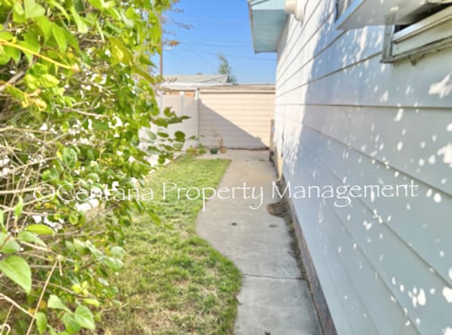 Building Photo - Pet friendly 2 bedroom house with a large lawn! (Better pictures coming soon).