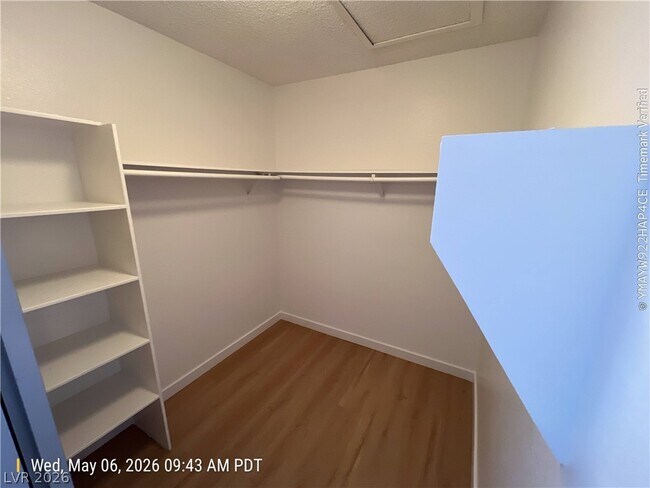 Building Photo - 2513 Lourdes Ave