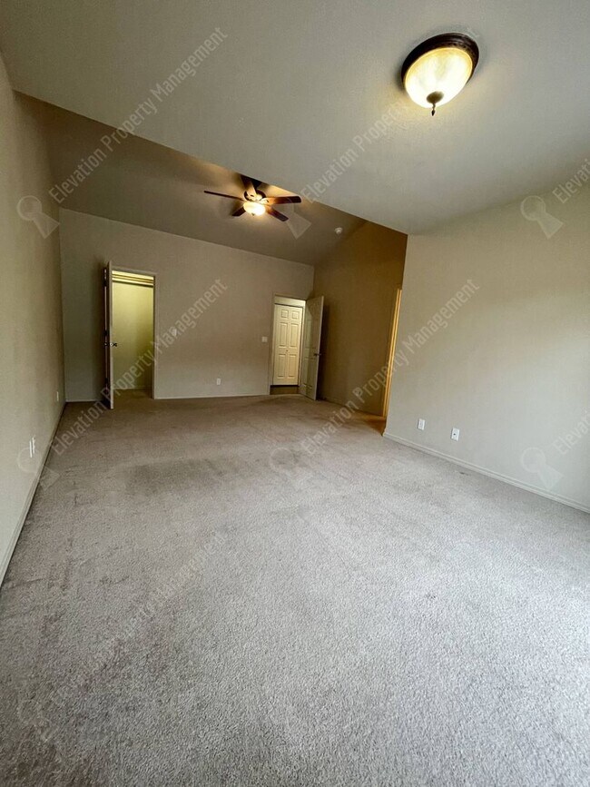 Building Photo - Charming 3-bedroom in heart of Sisters