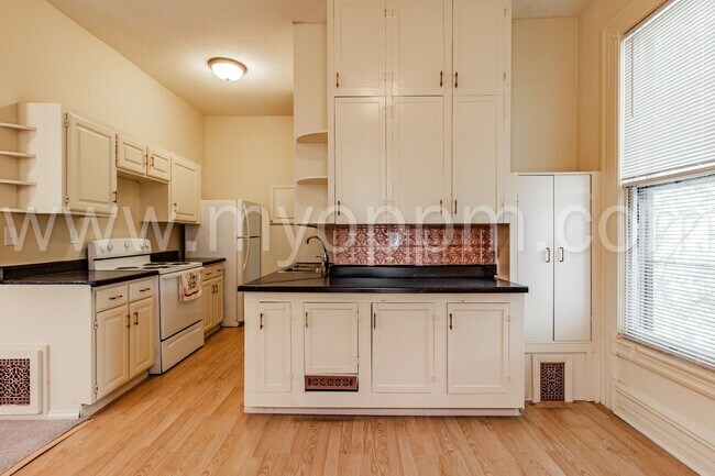 Building Photo - 1146 S 32nd St